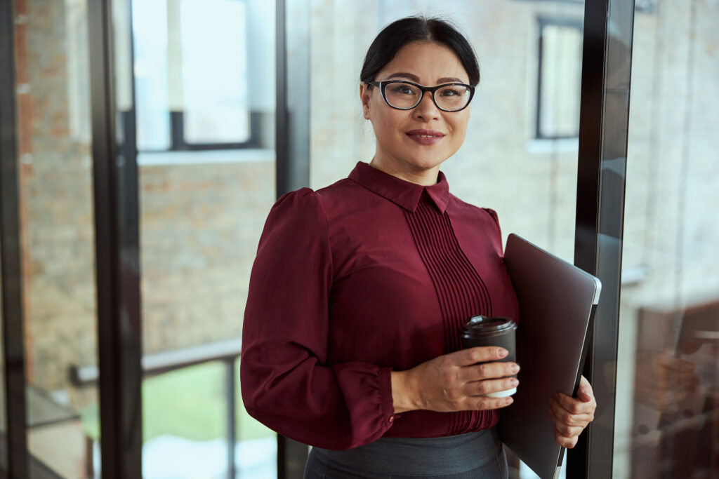 Professional woman inside a home. Explore the key differences between an Estate Manager and a House Manager. Learn which role suits you best if you’re seeking a career in domestic staffing. Estate Manager vs. House Manager
